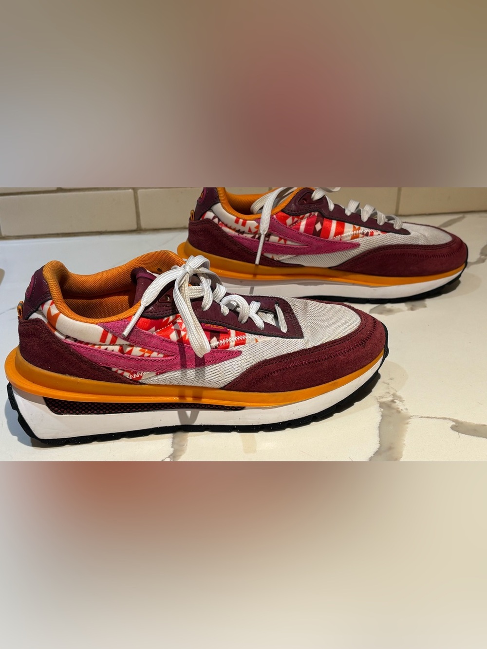 FILA Renno Aztec Southwestern Pattern Sneakers maroon/red suede size 7.5